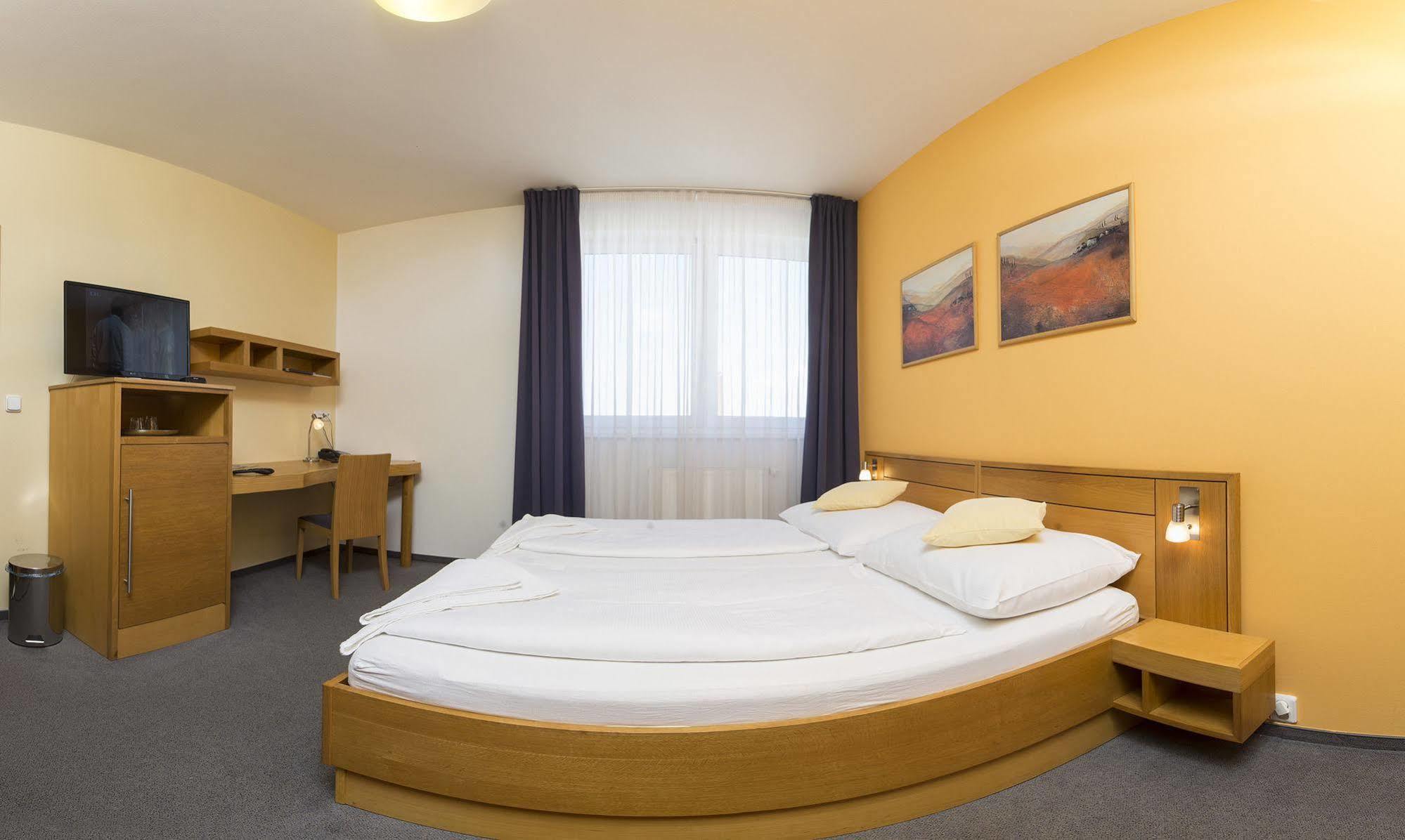 Hotel Trend プルゼニ エクステリア 写真